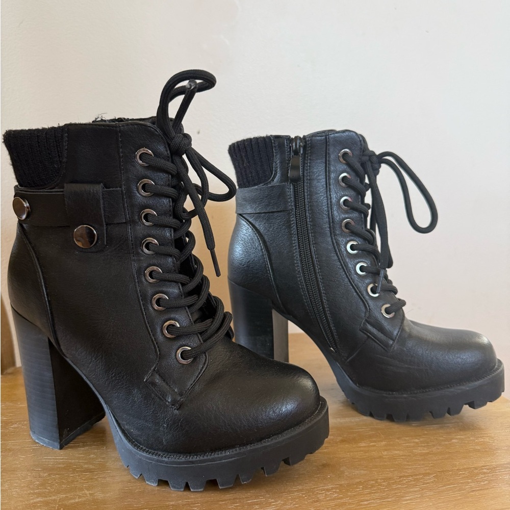 Dream Pairs Black Heeled Lace-Up Boots